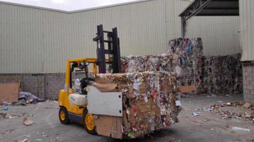 Rukovanje papirnim stezaljkama, lomljeni papir